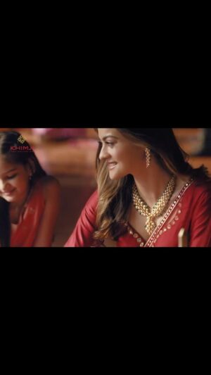 Prakruti Mishra Instagram - Tyohaar ke har pal mein raunak hai tumse...✨
come join me to add raunak to this festive season! Watch now!​

#RaunakHaiTumse​ #KhimjiJewellers #trustedsince1936