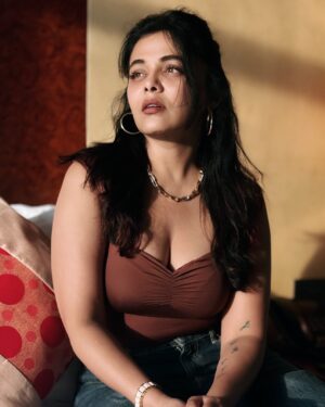 Prarthana Behere Instagram - रहना तू, है जैसा तू
थोड़ा सा दर्द तू, थोड़ा सुकून….🍂🤎
📸: @abhishekjawkar