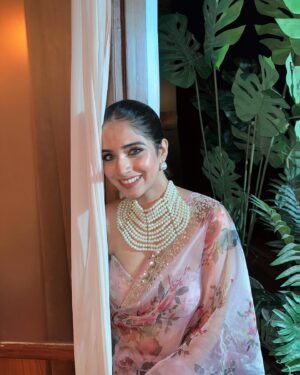 Pratiksha Honmukhe Instagram - 🧞‍♀️🩷

#instagram#explore#explorepage