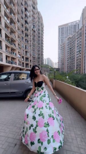 Pratiksha Honmukhe Instagram - Pookie enough?🎀🧞‍♀️

Dress @seethatgal 

#reels#instagram#explore#instagood