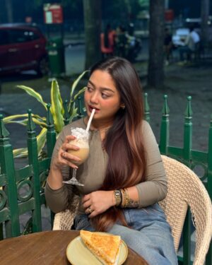 Pratyusha Paul Instagram - I just want to take a moment to tell whoever is reading this right now that even on your hardest days, you are so much stronger than what you give yourself credit for, you are so much more incredible than you realise, you are pure magic and you make the lives of all the people around you better, just by being you..🌕🤎✨