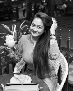 Pratyusha Paul Instagram - I just want to take a moment to tell whoever is reading this right now that even on your hardest days, you are so much stronger than what you give yourself credit for, you are so much more incredible than you realise, you are pure magic and you make the lives of all the people around you better, just by being you..🌕🤎✨