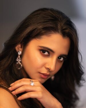 Preethi Asrani Instagram - Wrapped in Elegance, draped in Dreams 🤍✨️
#siima2024
.
.
Team ❤️

Wearing @singhanias_official

Styled by @manogna_gollapudi

Assisted by @sriramya_kunche @style_dby_shree

Jewellery @shopriyaaofficial

MUAH @makeup_by_amulya 

Photography @chinthuu_klicks