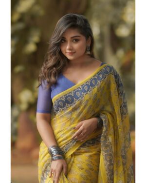 Preethi Sharma Instagram - “ Saree vibes : classy with a hint of sassy “. 😜

Costumes - @kaarigai.sarees 
Photographer - @camerasenthil 
Makeup - @srimakeupartistry
Hair - @mahi_hairstyliz 
Shoot Organized by @rrajeshananda 

#photoshoot #chennai #sareevibes #traditional #preevibes☮️ #preefam☮️ #preelovesyou☮️