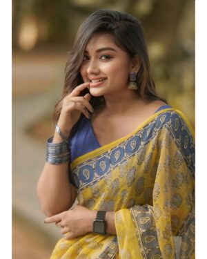 Preethi Sharma Instagram - “ Saree vibes : classy with a hint of sassy “. 😜

Costumes - @kaarigai.sarees 
Photographer - @camerasenthil 
Makeup - @srimakeupartistry
Hair - @mahi_hairstyliz 
Shoot Organized by @rrajeshananda 

#photoshoot #chennai #sareevibes #traditional #preevibes☮️ #preefam☮️ #preelovesyou☮️