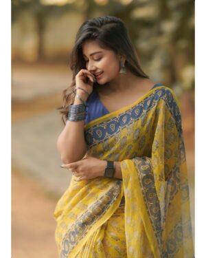 Preethi Sharma Instagram - “ Saree vibes : classy with a hint of sassy “. 😜

Costumes - @kaarigai.sarees 
Photographer - @camerasenthil 
Makeup - @srimakeupartistry
Hair - @mahi_hairstyliz 
Shoot Organized by @rrajeshananda 

#photoshoot #chennai #sareevibes #traditional #preevibes☮️ #preefam☮️ #preelovesyou☮️