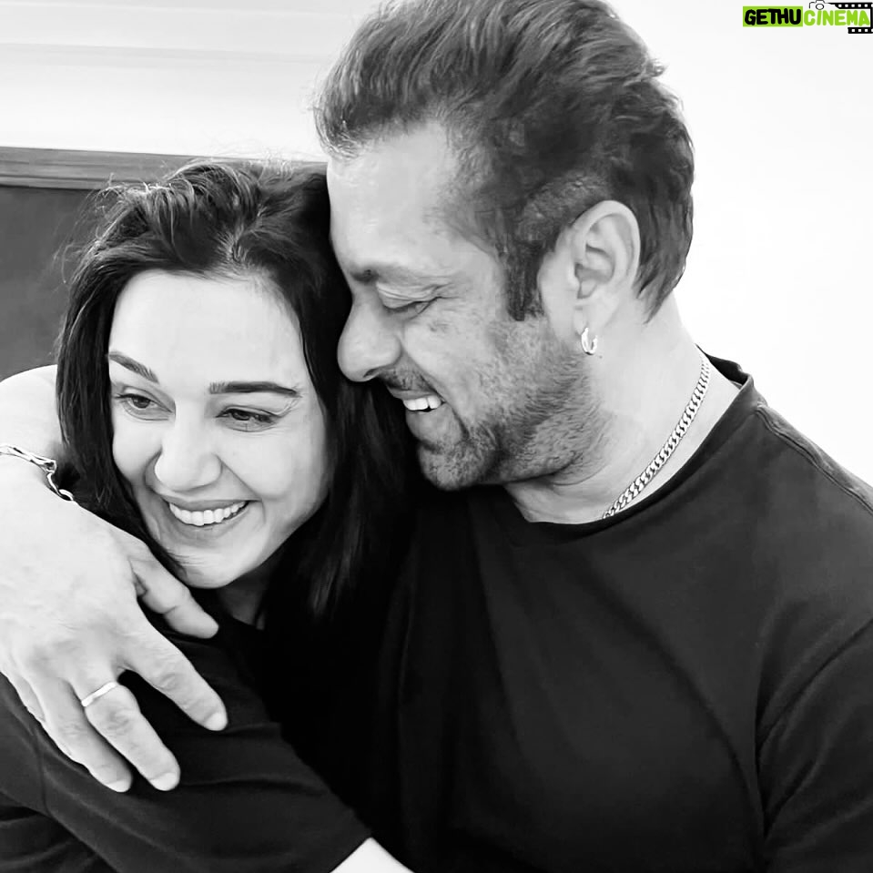 Preity Zinta - 1.8 Million Likes - Happy Burrday @beingsalmankhan 🎂Just wanna say I love you the mostest 🥳 Rest will tell you when I speak to you ….. and yes we need more photos otherwise I will keep posting the same old ones ! #ting
