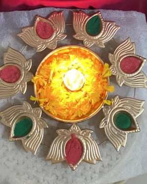 Pritam Kagne Instagram - ✨🎇🪔 *|| शुभ दीपावली ||* 🪔🎇✨

आपणांस व आपल्या कुटुंबीयांस दिवाळीच्या व नूतन वर्षाच्या हार्दिक शुभेच्छा !
हे वर्ष तुम्हाला सुख-समृद्धी, ऐश्वर्य आणि भरभराटीचे जावो..
May the joy of Diwali surround you and your family, creating beautiful memories that last a lifetime.
Wishing you and your family a very Happy Diwali 🪔 🪔🪔💐💐

@pritamkagneofficial @pritamkagne 

#diwali #diwalivibes✨ #diwaligifts #pritamkagne #pritamkagneactress #