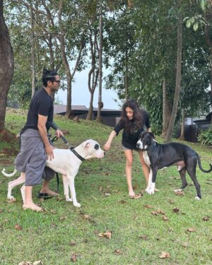 Priya Banerjee Instagram - 31 . 12 . 2024 🐾👣🐾👣