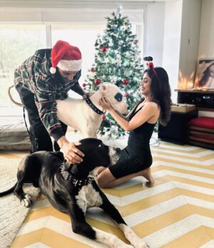 Priya Banerjee Instagram - Is it mandatory to post pictures on the day of? 🎅🏻

Merry late Christmas & happy holidays from us to you ♥️🎄🫶🏻