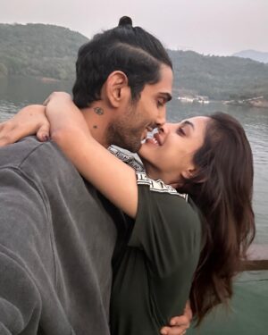 Priya Banerjee Instagram - Beginning 2025 with a whole lotta love❣️