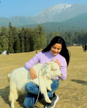 Priya Choudhury Instagram - Pahalgam where mountain meets sky🗻  Kashmir 2024