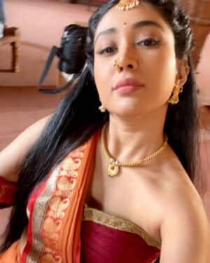 Priyamvada Kant Instagram - Bts Sharda, Tenalirama 🍁
Kaise lag rahe hain episodes? ☺️

Pc: @sahilll.a 

Tenalirama Sharda sonysab sabtv sonyliv
