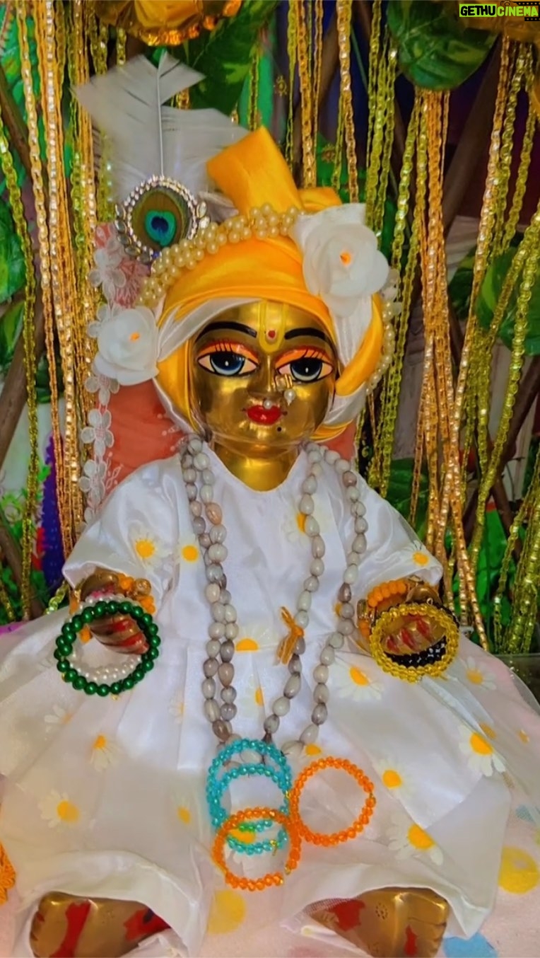 Priyanka Pandit - 8.7K Likes - Shriji lalju ke liye kangan🥹banaye🪷seva ka alag anand he #radheradhe #laddugopal