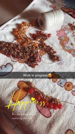 Priyanka Pandit Instagram - Shriji ke liye jewellery banate he😍Radha naam sankirtan ke sath 🕊️ #radheradhe #laddugopal #krishna