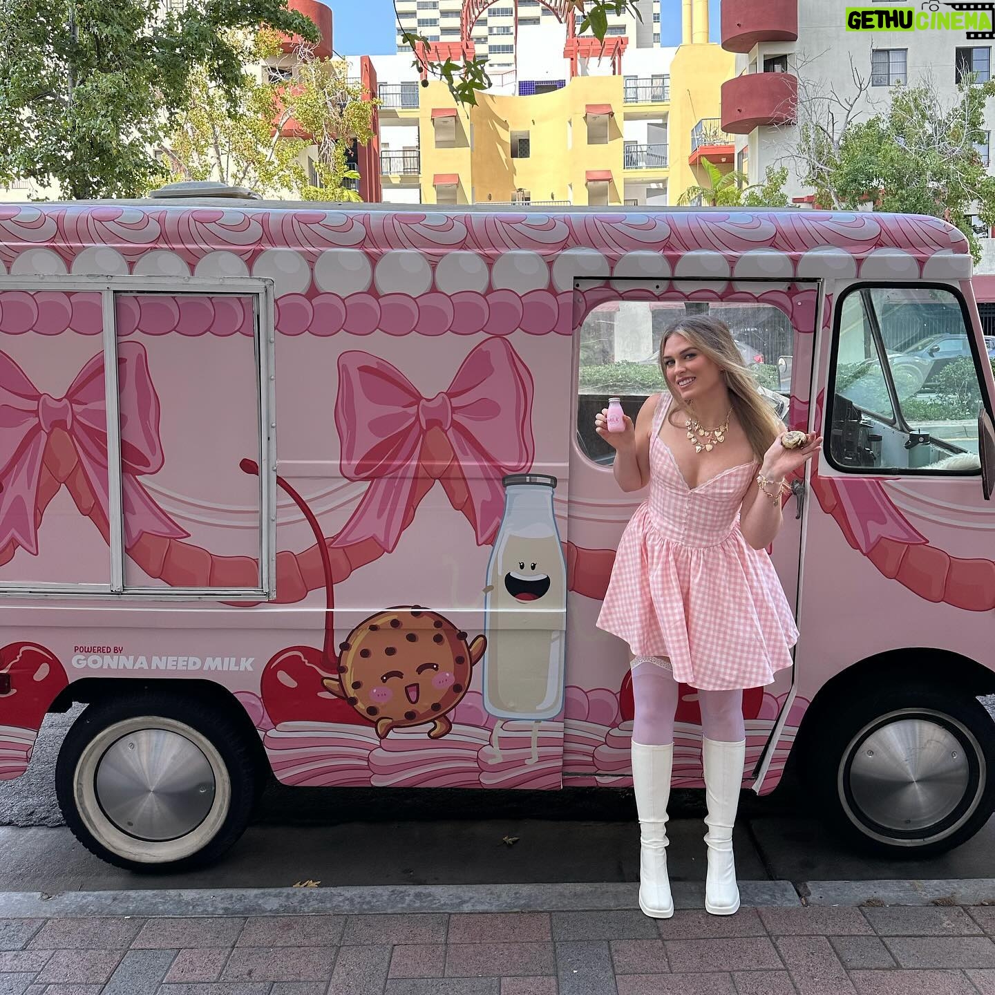 QTCinderella - 32.1K Likes - cookies & milk truck this year with @gonnaneedmilk 🍪🥛🎀💗 #ad #gonnaneedmilk #twitchcon