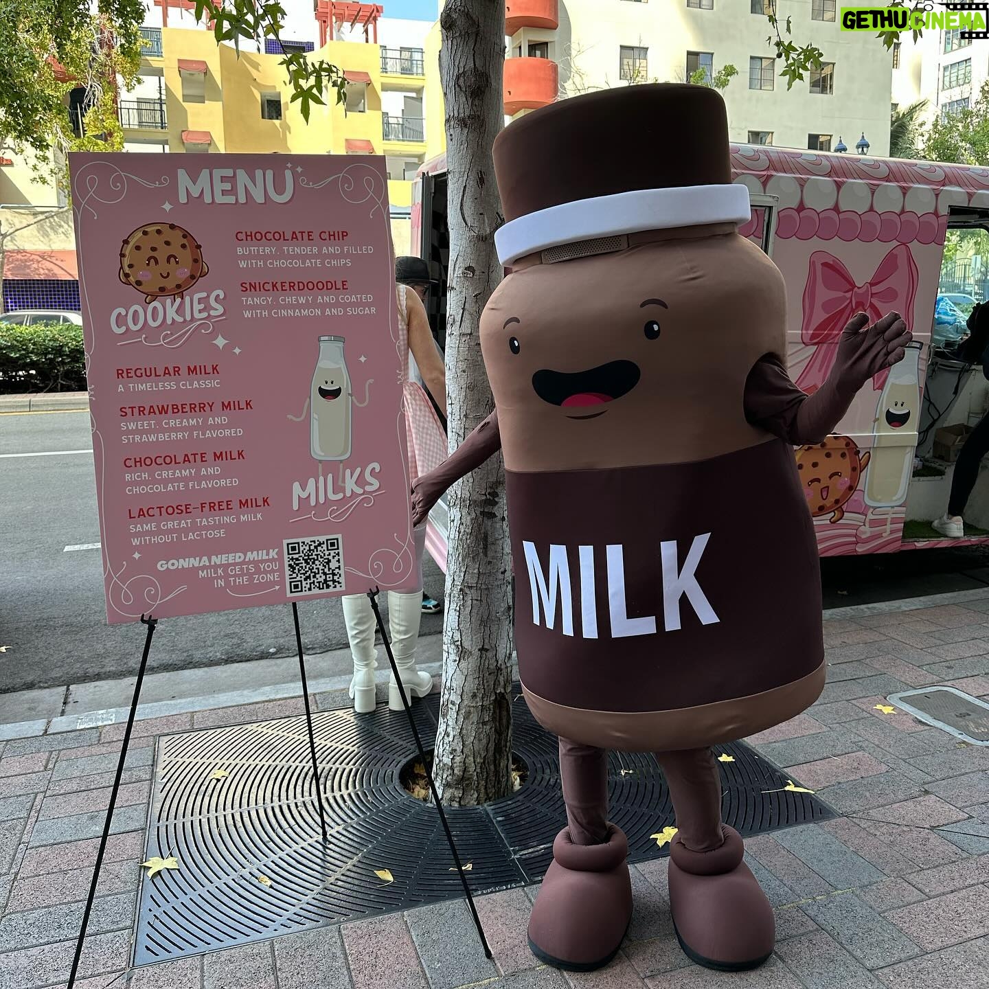 QTCinderella - 32.1K Likes - cookies & milk truck this year with @gonnaneedmilk 🍪🥛🎀💗 #ad #gonnaneedmilk #twitchcon