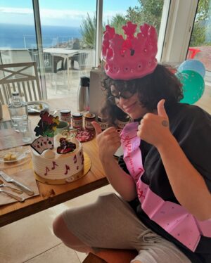 RAYE Instagram - it’s my birthday and my car got stolen with all my song writing books in the boot so no second album any time soon love you bye 🎂❤️ #27