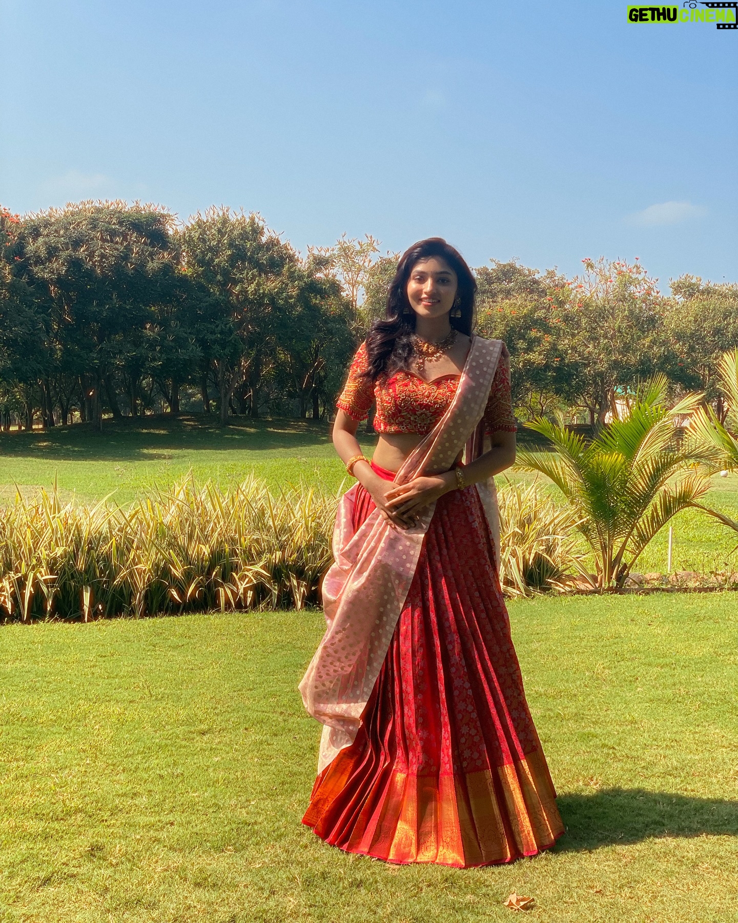 Rachana Inder - 41.4K Likes - Everything about this day was perfect. My girl @ratna__das just got hitched ๐งฟโฅ๏ธ
You guys are setting standards too high!
๐: @radheysdesignerstudio
Accessories: @thespatika โฅ๏ธ