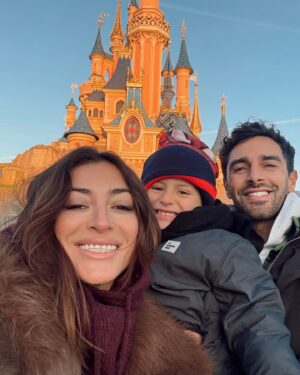 Rachel Legrain-Trapani Instagram - On a passé un super séjour à Disney pour le plus grand bonheur d'Andrea 🤍 C'était sa première fois il en rêvait tellement, il est reparti avec des étoiles plein les yeux 🤩

Et nous je pense qu'on va bien dormir cette nuit 😂

#disney #disneyworld #disneylandparis