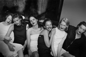 Rachel Roberts Instagram - Grinning fool…….as always. 😁
Here’s to smiling through 2025! Happy New Year everyone! 
❤️❤️❤️❤️❤️❤️❤️❤️❤️❤️❤️❤️

#Repost @therealpeterlindbergh
・・・
Karen Elson, Jayne Windsor, Missy Rayder, Rachel Roberts, Kirsten Owen & Marie-Sophie Wilson, Paris, 1997

#LindberghStories