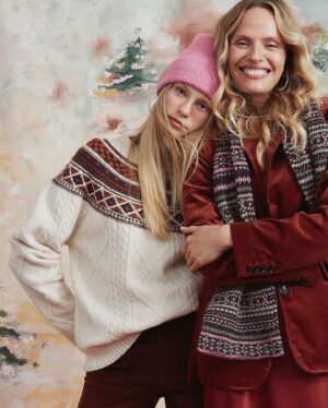 Rachel Roberts Instagram - ❤️❤️❤️❤️❤️
#Repost @dmanagementgroup
・・・
Rachel Roberts and her daughter Ava for @maisonsimons 2024 holiday campaign.

@realrachelroberts 

Photography: @taomeitao
HMUA: @paco_puertas @mainamilitza @alexandredeslauriers @katerie_p
Styling: @fritzpic