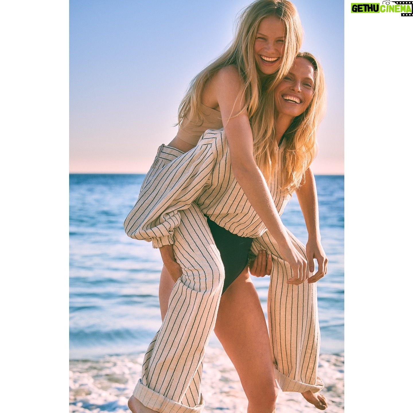 Rachel Roberts - 3.6K Likes - Beautiful end to 2024 with this amazing crew. Love you guys. 🥰
Thank you for capturing the two of us so beautifully.
❤️❤️❤️❤️❤️❤️❤️
#Repost @annapalma
・・・
Beyond stunning mom and daughter @realrachelroberts and @avaniccol photographed in their backyard the other day with the most talented team 💙💙 Make up by @makeupbyrikucampo 💛 hair by @willowmayorbeauty 💛 styling by @karolinafre 💛