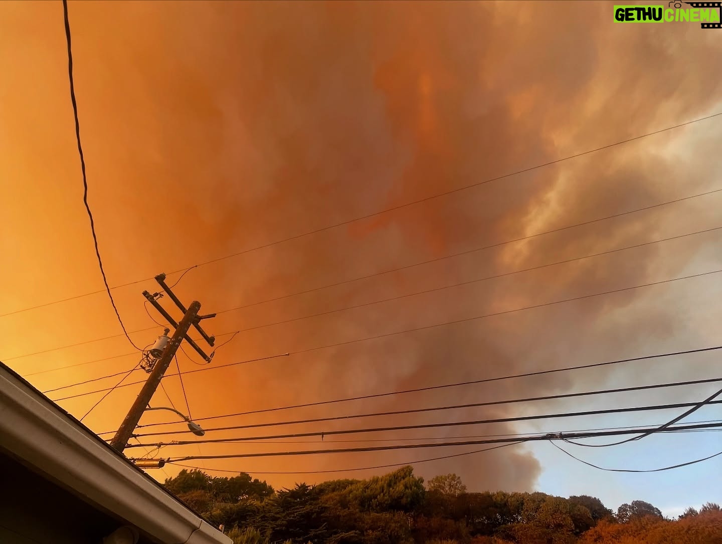 Rachel Roberts - 3.2K Likes - Apocalyptic yet beautiful scenes from today’s fires just down our road.
We are safe and evacuated.
Praying these brave firefighters get the fires, that have flared up again just above us, under control ❤️❤️🙏🏻🙏🏻. Sending love and prayers to everyone affected. #malibustrong❤️ #franklinfire