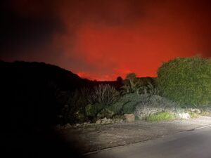 Rachel Roberts Instagram - Apocalyptic yet beautiful scenes from today’s fires just down our road. 
We are safe and evacuated. 
Praying these brave firefighters get the fires, that have flared up again just above us, under control ❤️❤️🙏🏻🙏🏻. Sending love and prayers to everyone affected. #malibustrong❤️ #franklinfire