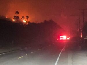 Rachel Roberts Instagram - Apocalyptic yet beautiful scenes from today’s fires just down our road. 
We are safe and evacuated. 
Praying these brave firefighters get the fires, that have flared up again just above us, under control ❤️❤️🙏🏻🙏🏻. Sending love and prayers to everyone affected. #malibustrong❤️ #franklinfire