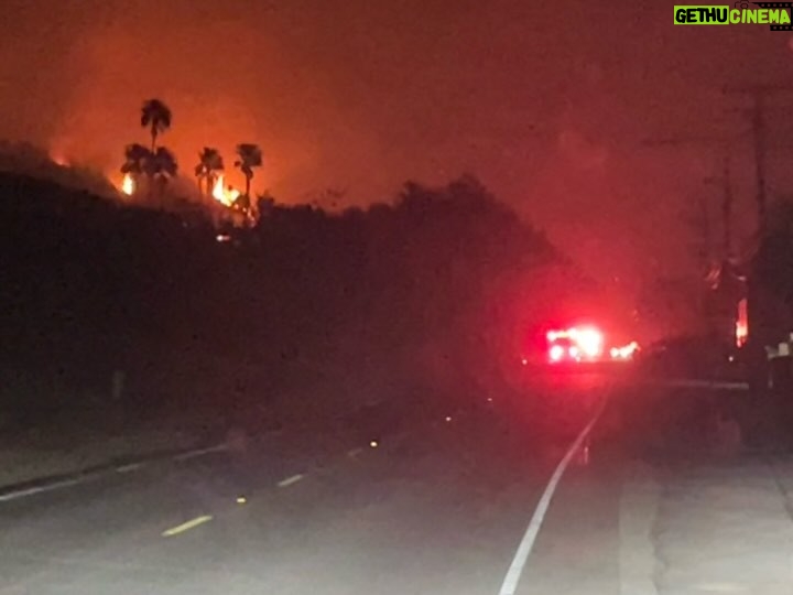 Rachel Roberts - 3.2K Likes - Apocalyptic yet beautiful scenes from today’s fires just down our road.
We are safe and evacuated.
Praying these brave firefighters get the fires, that have flared up again just above us, under control ❤️❤️🙏🏻🙏🏻. Sending love and prayers to everyone affected. #malibustrong❤️ #franklinfire
