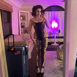 Rachel Sennott Instagram - 🌹🥂
