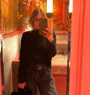 Rachel Stevens Instagram - A few pics from this week🫶🏻

Mum taxi 
Cute @marksandspencer @bella_freud polo neck 🖤
Pit stop @the_ivy_collection in between meetings 
Little voice over session 
Exciting interiors plans 💫creating my dressing room of dreams 🙏🏻so excited to share 
Cosy evenings in lighting my fave candle @diptyque 
Fabulous arm candy. Thank you to @thehouseoftor 🫶🏻🧿
My beaut Black Friday purchase @demellierlondon 🖤
When your teen spams your phone 📷🤪
😁❤️😘