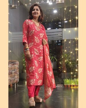 Rachna Banerjee Instagram - Wishing u all a Diwali filled with joy , light n endless prosperity 
HAPPY DIWALI

#diwali2024✨❤️🎆🎇❤️‍🩹🤩🌺🎊🪔special
#diwali
#love#prosperity #fun #happylife #happymoments ##happiness ##positvevibes ##postoftheday ##picoftheday ##instagood ##instadaily ##instagram ##instalike ##likesforlike ##likeforfollow ##follow