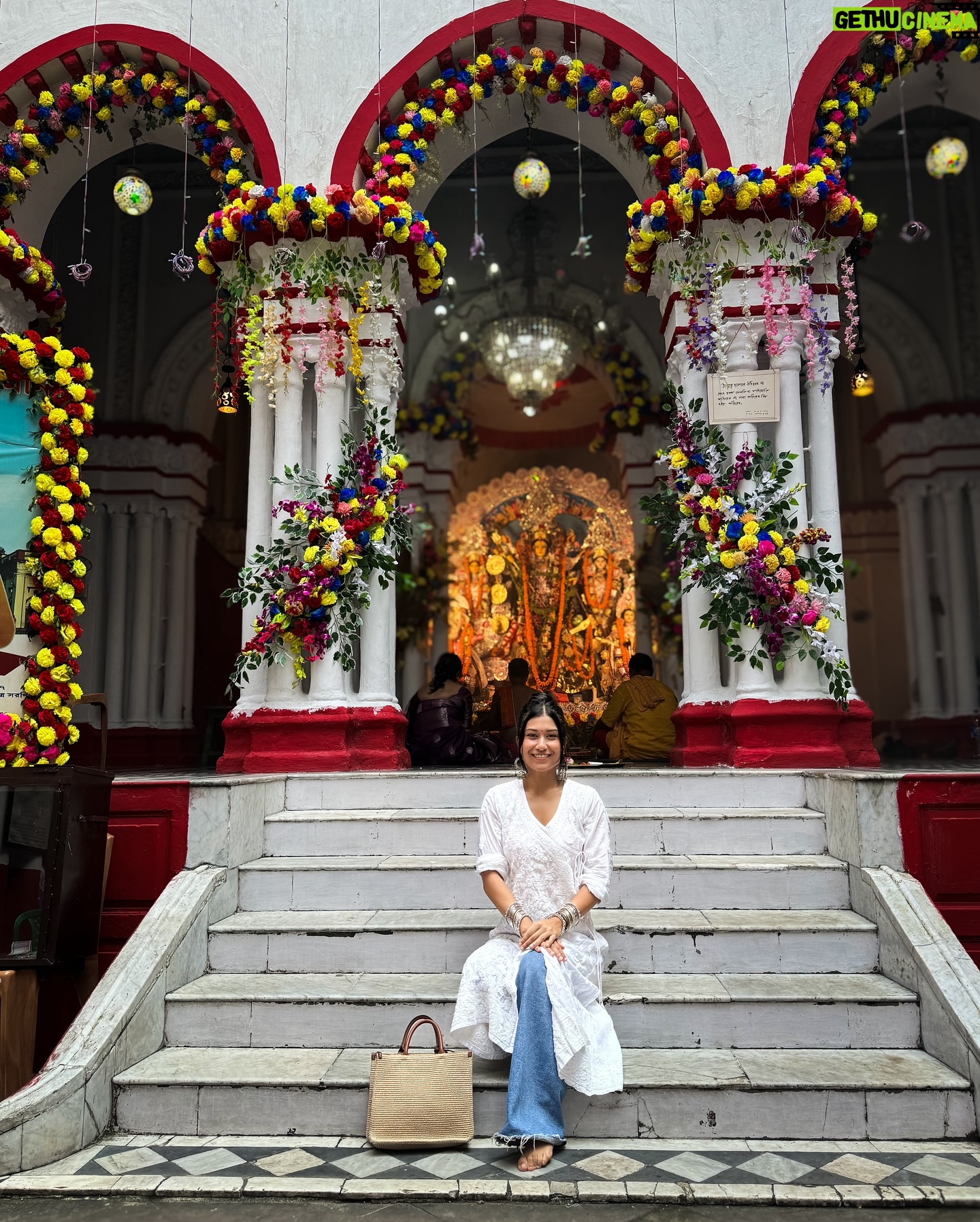 Radhika Bose - 3.3K Likes - You can take a Bengali out of Kolkata , but you canāt take Kolkata out of a Bengali ā¤ļøā¤ļø
@yogasini
#yogasini
.
.
.
.
#kolkatadiaries #iphonephotography #kolkataphotography #streetphotography #indianphotography