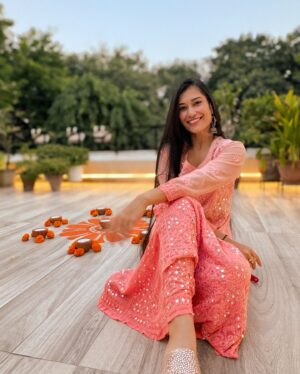 Radhika Bose Instagram - Happy Diwali to everyone and Ma Kali protect us 
@yogasini 
#yogasini 
.
.
.
.
.
#diwali2024  #diwalivibes✨ #simplehomestyle #celebrations #family