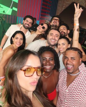 Rafa Kalimann Instagram - Hoje pensei em fazer uma super retrospectiva desse ano tão intenso que vivemos, até comecei a separar vídeos e costurar essa história.. talvez começar com “como puder ser triste em 2024 se..” aí parei pra voltar a viver nosso dia aqui e optei por compartilhar da alegria que foi essa semana com vocês.. foi tão intensa, divertida, leve.. talvez eu ainda venha com um compilado bem feito desse ano que foi uma montanha-russa cheia de adrenalina, mas por agora eu to no presente e está sendo uma semana e tanto, rodeada de pessoas que amo e com uma vontade danada de desejar essa mesma energia pra vocês.. muito amor! Pra agora e pra amanhã, pro próximo ano, da vidaaa 🤍