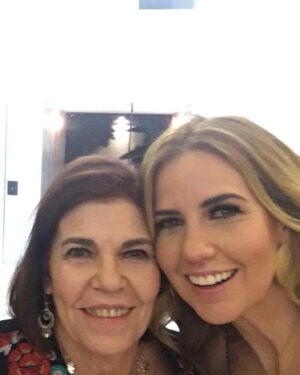 Raquel Bigorra Instagram - Mi Tere linda, yo a ti te quiero, yo a ti te canto mi son entero… Mujeres como tú, no se olvidan jamás. Gracias por ser tan alegre, generosa, compartida, cariñosa, buena en todo…Esa filosofía de vida tan maravillosa. Una cubanaza de oro 🇨🇺 que amó profundamente a Mexico. Amaste todo lo que tocaste. Cuantas cosas voy a extrañarte. 🥲 Gracias por todo lo que nos diste, nos enseñaste, nos compartiste…Esas anécdotas tuyas… Ay, Tere, mamita, es que como tú, ninguna. Gracias por tanto. Vivirás por siempre en nuestros corazones. Y donde haya rumba, ahí estarás tú, con tu gracia y Alegría. Te amo. Vuela alto Tere, yo se que ya estás bailando 🙏♥️
