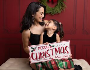 Raquel Pomplun Instagram - We had such a fun and beautiful #Christmas that I almost forgot to post these! Talk about being present and truly enjoying the moment 🙏🏽🫶🏽🎉🎉🎉🎄✨🎁

Merry Christmas Everyone!!! 🥳🥳🥳

@jlunaimages thank you for these amazing captures! 

#Familia #Navidad #Christmas #2024 #Holidays #Fiestas #Family #Pomplunation #Hubby @aletspomplun #babygirl #Love #Fun #Real