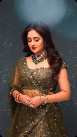 Rashami Desai Instagram - Eco friendly love ❤️ 
.
.
👗 @viralmantra @poojapeshoriaofficial 
💎 @piroheebyparul @oakpinionpr 
📸 @mk_click2 
Hmu : @makeoverbysejalthakkar 
Managed: @sneha.churi @tdfbysnehachuri 
.
.
#rashamidesai #rashamians #diva #whatmoreispossible #love #rythamicrashami💃🏻 #life #immagical✨🧞‍♀️🦄