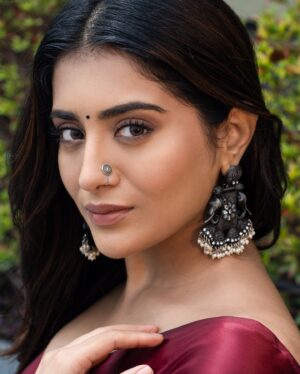 Rashi Singh Instagram - 🌹

Styling & Design @soigne_official_
Jewelry @anthajewels
Makeup @reshma.makeupandhair 
Hair @arabellamakeupstudio 
pc:- @tdf.studioz 

#Sareegirl #redsaree #Rashisingh