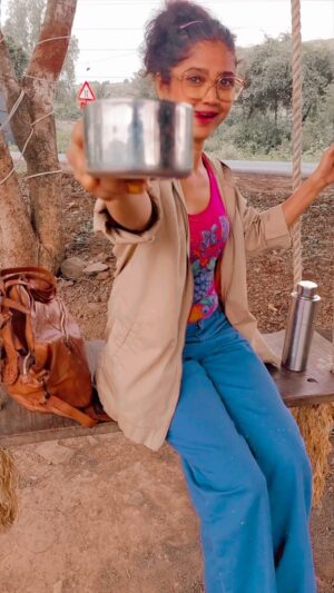 Ratan Raajputh Instagram - Cheers!!..Let’s Swing it😇🦋
#swingit #bachpan #teej #playfulness #ratanraajputh #रामभरोसे✨😇