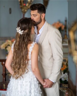 Rayanne Morais Instagram - Sobre ter o AMOR DA SUA VIDA e ser o amor da vida de alguém: nós somos a VIDA um do outro, para todo o sempre, até Jesus voltar. 

By @victorpecoraro e @rayannemorais 

📷 @d51fotografia 
🎥 @kenzifilms 
🏝️ @gp_greenparadise 
👰🏼‍♀️ @stephaniecachapuz 
🎀 @suzette.atelier 
💐 @o__buque 
🤵🏻‍♂️ @rafferoficial 

#MoraisPecoraro #casamento #bodasdepapel #Deus #amordaminhavida #vida #extraordinariodedeus