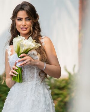 Rayanne Morais Instagram - Sobre ter o AMOR DA SUA VIDA e ser o amor da vida de alguém: nós somos a VIDA um do outro, para todo o sempre, até Jesus voltar. 

By @victorpecoraro e @rayannemorais 

📷 @d51fotografia 
🎥 @kenzifilms 
🏝️ @gp_greenparadise 
👰🏼‍♀️ @stephaniecachapuz 
🎀 @suzette.atelier 
💐 @o__buque 
🤵🏻‍♂️ @rafferoficial 

#MoraisPecoraro #casamento #bodasdepapel #Deus #amordaminhavida #vida #extraordinariodedeus