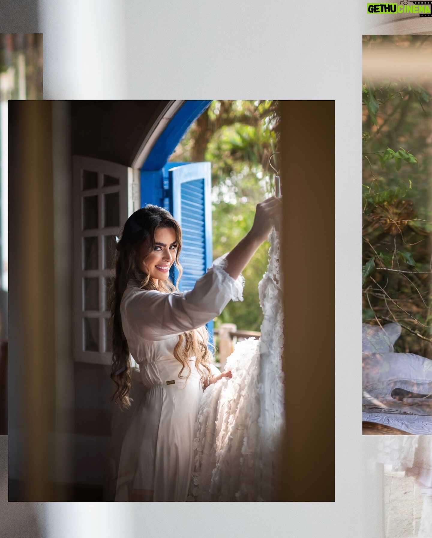 Rayanne Morais - 23.4K Likes - Bodas de Papel 📜
Há um ano, começamos a escrever nossa história juntos e nos tornamos Sr. e Sra. Morais Pecoraro. Hoje, renovamos nossos votos, casando novamente.
Como Deus nos surpreende!
Hoje, somos a verdade q virou testemunho.
(Rayanne) Eu ñ fazia ideia do q Ele iria fazer quando me deu a palavra: “Vou ressignificar seus anos em dias”. Logo após meu batismo, no dia seguinte, lá estava eu caminhando p/ o futuro que Deus havia reservado p/ mim, sem q eu sequer imaginasse.
Já nos perguntamos: por quê? Por que ñ anos atrás? Fizemos escolhas erradas com nossas próprias mãos, e isso nos fez atrasar o q Deus tinha para nós. Atrasar, mas ñ anular. Pq nada neste mundo, nem ninguém, pode parar um projeto de Deus. O inferno tentou nos distrair ao longo do caminho e, quando finalmente nos encontramos, ele se levantou para manchar, com suas mentiras, o projeto de Deus, p/ q ñ tivéssemos autoridade. (Golias tinha a espada, mas foi Davi quem a usou. Deus usa até o inimigo p/ preparar o instrumento da sua vitória). Deus é justiça, Ele ama a justiça e é o nosso advogado. A mentira ficou com Satanás e a verdade virou testemunho do que Deus fez em nossas vidas.
Somos a união de um propósito, uma união p/ algo muito maior do que nós mesmos. Somos testemunho vivo da fidelidade, bondade e misericórdia de Deus. Por mais q tenhamos nos atrasado, Deus nunca desistiu de cumprir o extraordinário em nossas vidas. Hoje, somos FELIZES PARA SEMPRE, pq assim Deus fez.
Que a nossa história de superação e de vida em Deus traga esperança p/ você naquilo q Ele nos prometeu.
Viva uma vida extraordinária em Deus!
Ela está disponível p/ todos aqueles q se entregam e confiam em Cristo.
Não é fácil, mas só vive o propósito quem suporta o processo. Fique tranquilo, pq Deus nos ajuda no processo também. Basta se entregar a Ele.
Ñ poderíamos deixar de comemorar este dia sem transbordar na vida de cada um aqui com o nosso testemunho de tudo que Deus fez e faz.
Com muito amor e carinho por essa equipe de milhões.
📷 @d51fotografia
🎥 @kenzifilms
🏝️ @gp_greenparadise
👰🏼♀️ @stephaniecachapuz
🎀 @suzette.atelier
💐 @o__buque
🤵🏻♂️ @rafferoficial @samantha_szczerb