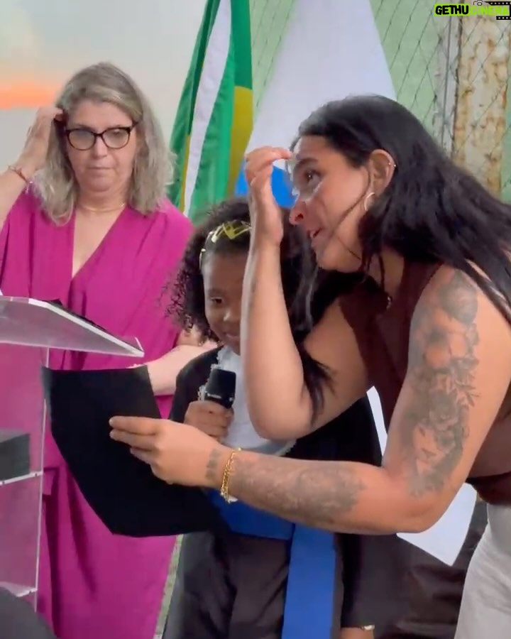 Rebecca - 79.6K Likes - Hoje celebramos a primeira de muitas conquistas! 🎓Um passo gigante para uma vida cheia de aprendizados! 🚀💫
✨ Parabéns, minha pequena formanda!