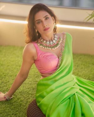 Reena Aggarwal Instagram - This song and saree is just 🤌🏻💚❤️

📸: @pixelpassionfotography 🫡
.
.
.
.
.
.
.
.
.
.
.
.
.
.
.
.
.
.
.
.
.
.
.
.
.
.
.
.
.
.
.
.
.
.
.
.
.
.
.
.
.
.
.
#saree #sareelove #ootd #indianlook #festivevibes #portraitphotography #photoshoot #portrait #sareestyle #styleinspiration #indianwear