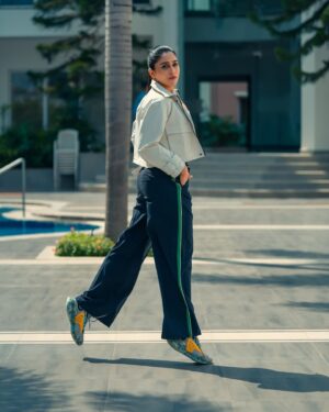 Regina Cassandra Instagram - on the move