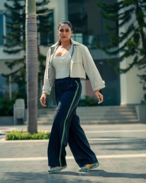 Regina Cassandra Instagram - on the move
