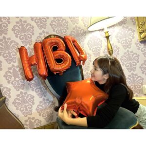 Reimi Tsutsumi Instagram - ⭐️

11月23日に１つ歳を重ねました！
子供の頃はあんなにワクワクしていた誕生日も、大人になると普段と変わらない1日。。

だと思っていましたが、家族をはじめ沢山の番組スタッフさんや友人達にお祝いしていただき、とても心が温かくなると共に沢山の幸せを感じたのでありました。🎂☺️
.
#31歳の堤もよろしくお願いします！✨
# 毎日笑顔で過ごせますように！💫